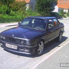 BMW 325i Solgt