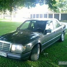 Mercedes Benz 230E (SOLGT)