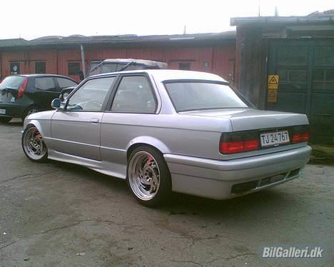 BMW E30 335i billede 2