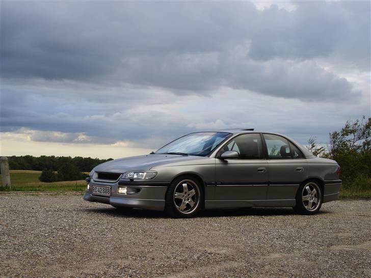 Opel Omega B MV6   - Som den står idag med skørter og fælge  billede 1