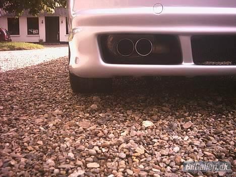 BMW E36 - Brede dæk.. Namnam.. Der er også to rør i den anden side forresten.. billede 9