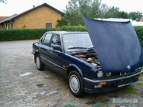 BMW 320 i  (Solgt)  billede 1