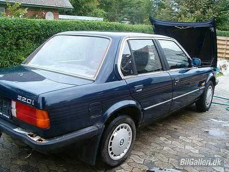 BMW 320 i  (Solgt)  billede 2