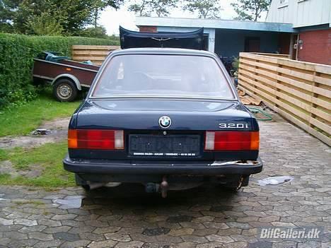 BMW 320 i  (Solgt)  billede 3
