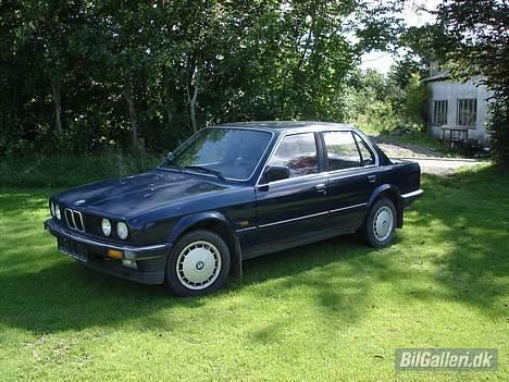 BMW 320 i  (Solgt)  billede 5