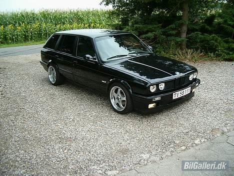 BMW E 30 327i Touring "SOLGT" billede 1