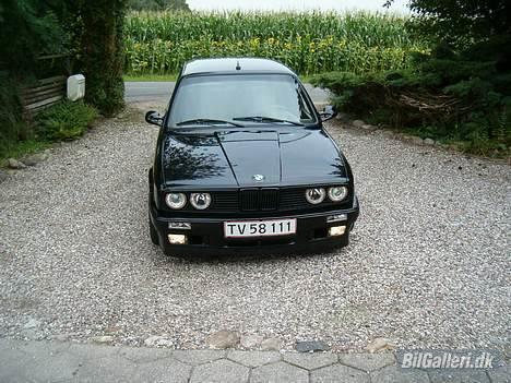 BMW E 30 327i Touring "SOLGT" billede 3