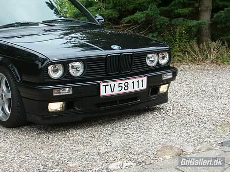 BMW E 30 327i Touring "SOLGT" billede 4