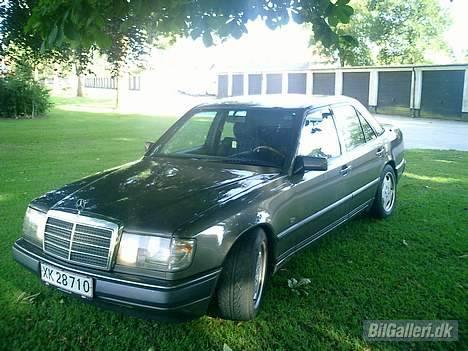 Mercedes Benz 230E (SOLGT) billede 2
