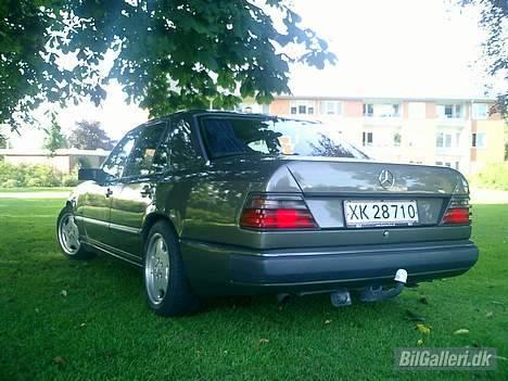 Mercedes Benz 230E (SOLGT) billede 3