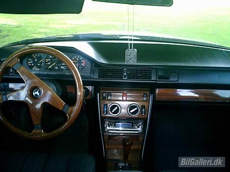 Mercedes Benz 230E (SOLGT) billede 5