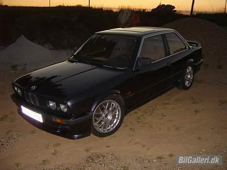 BMW E30 320 billede 4