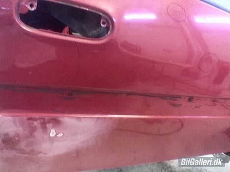 Nissan 100 NX *solgt* - igang med at rette buler dag 2 billede 8