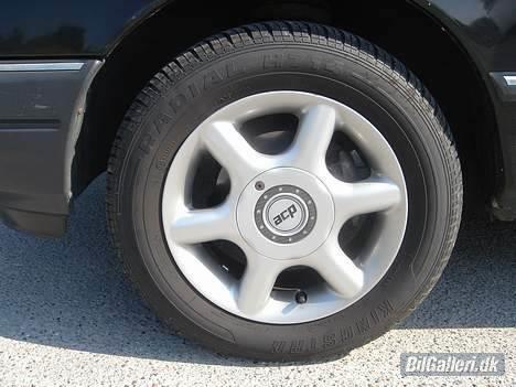 Ford Sierra Sedan **SOLGT** billede 3