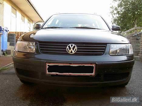 VW Passat TDI Highline - Nej jeg vil ikke have emblem fri front, en ABT front kunne dog komme på tale. billede 2