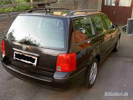 VW Passat TDI Highline - Ingen tvivl om, at BG baglygterne er pænere, men et helvedes arbejde at skifte. billede 3