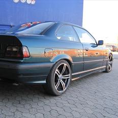 BMW e36 328i coupe'