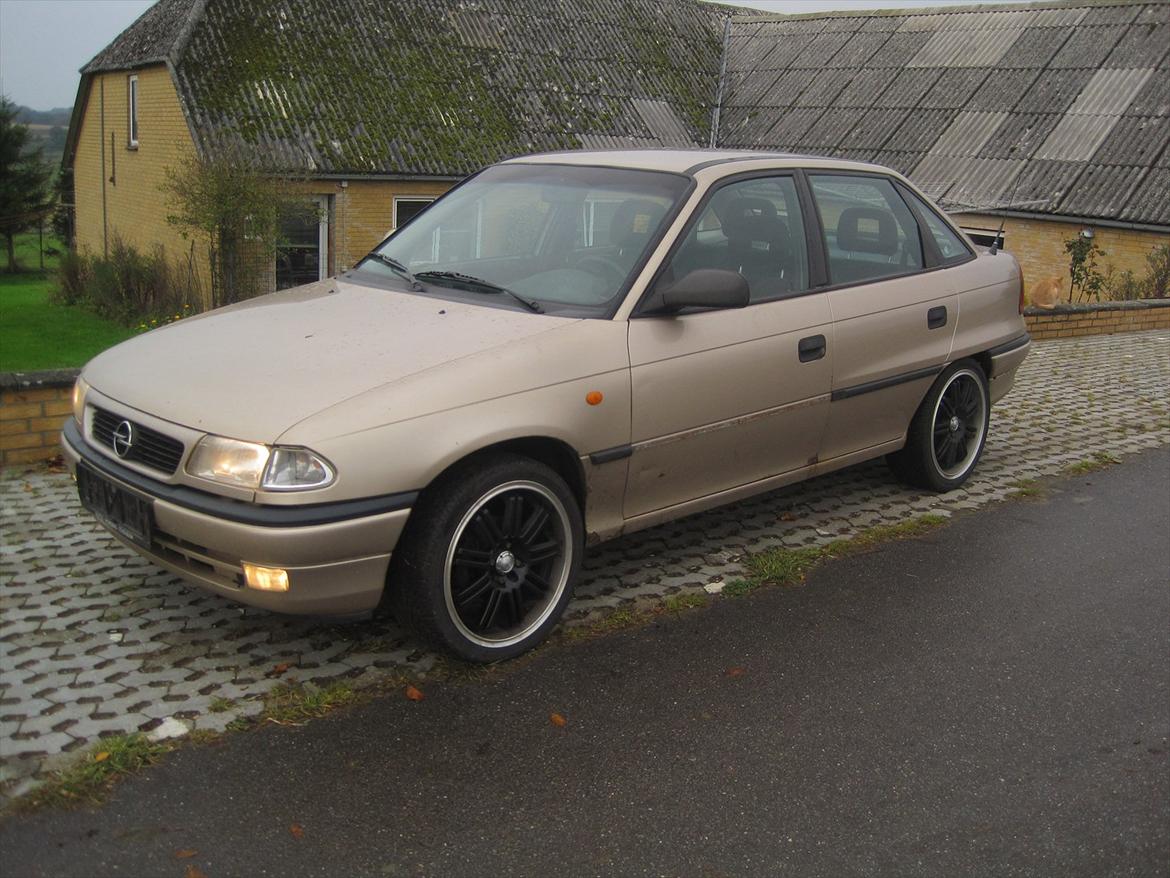 Opel Astra 1,7 TDL billede 1