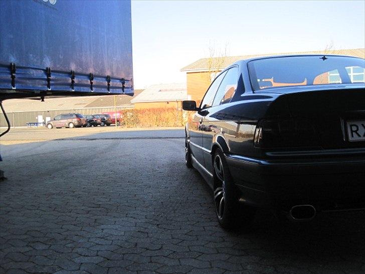 BMW e36 328i coupe' billede 4