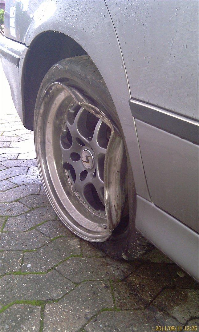 BMW e39 523iA - Selv Schmidt fælge kan få kantridser billede 18