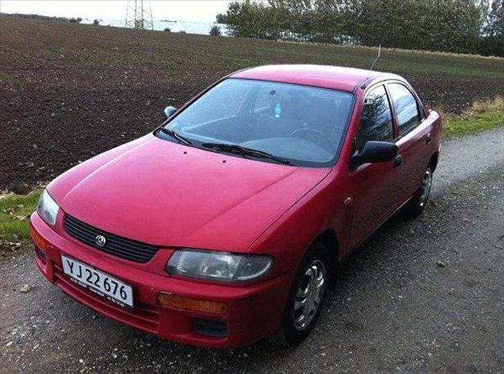 Mazda 323 billede 1