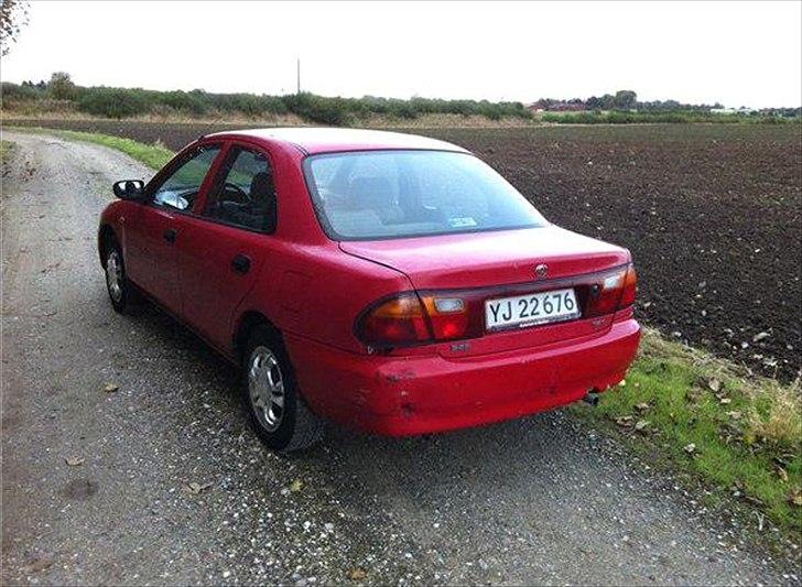 Mazda 323 billede 3