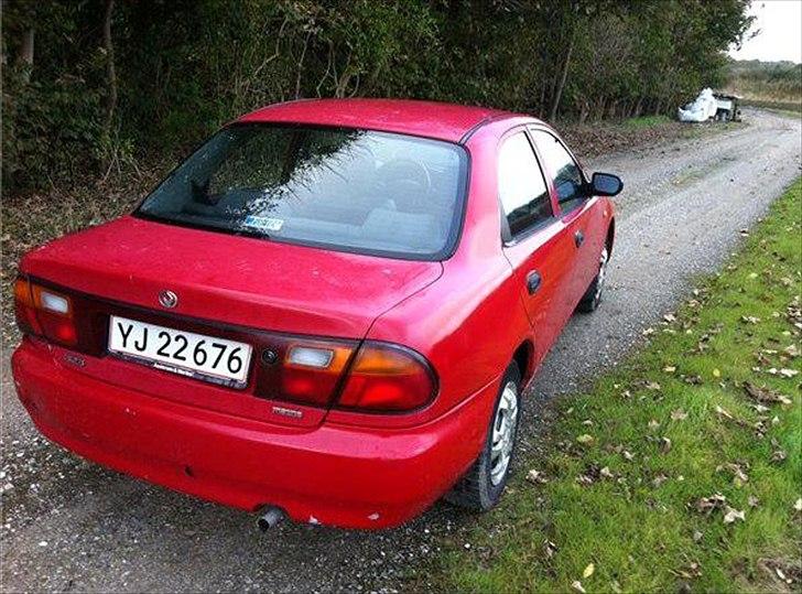 Mazda 323 billede 4