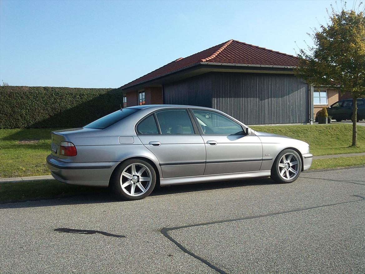 BMW e39 528i - solgt billede 3