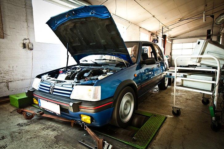 Peugeot 205 GTI 1.9 - (TOTALSKADET) - Rullet hos Kim Bonde - 120 HK på en standard motor billede 19