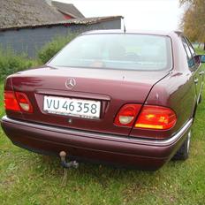 Mercedes Benz W210 300D