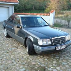 Mercedes Benz 230E W124