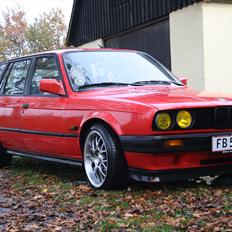 BMW 325 Touring E30