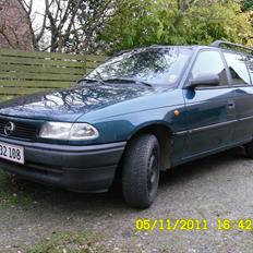 Opel Astra F Caravan (skrottet)