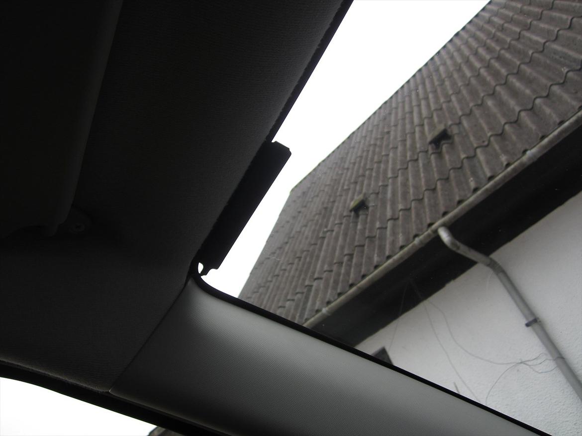 Suzuki Swift Eco+ S - Hvad er det der sidder der i min forrude?? Den er forbundet med en ledning.. billede 8