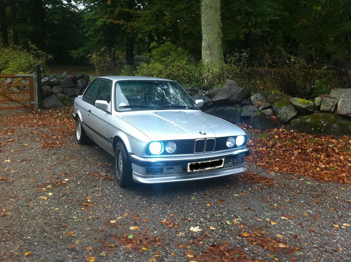 BMW E30 320i SOLGT billede 6