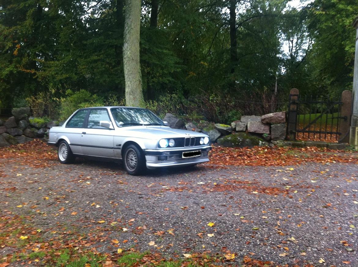 BMW E30 320i SOLGT billede 4
