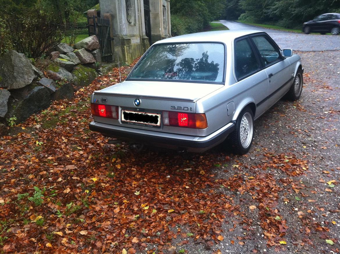 BMW E30 320i SOLGT billede 7