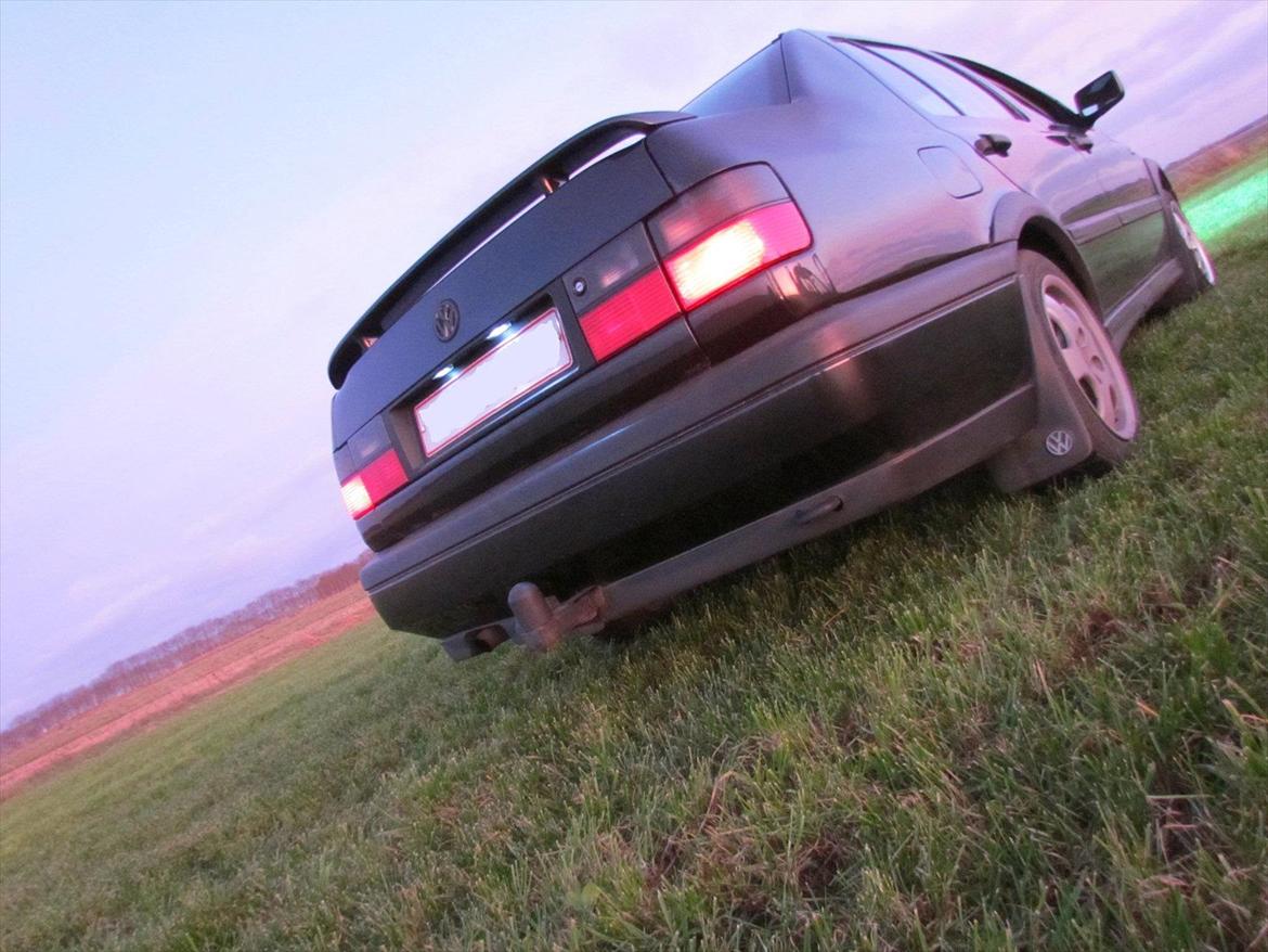 VW Vento 1,8 "SOLGT" billede 3