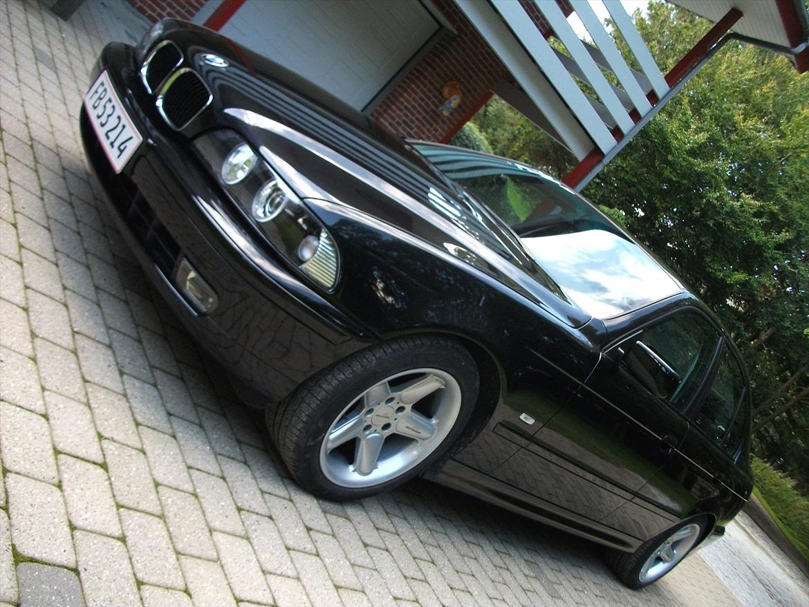 BMW E39 523 billede 1
