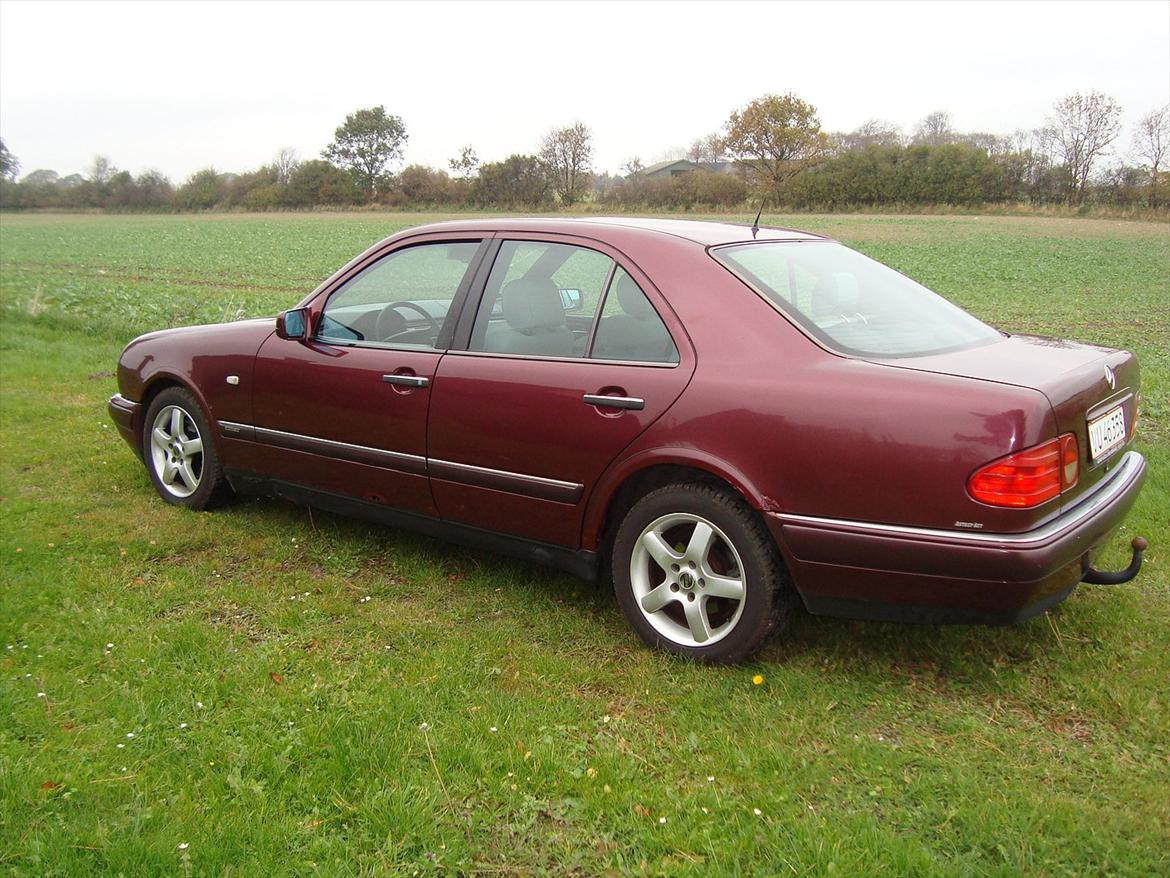 Mercedes Benz W210 300D billede 2