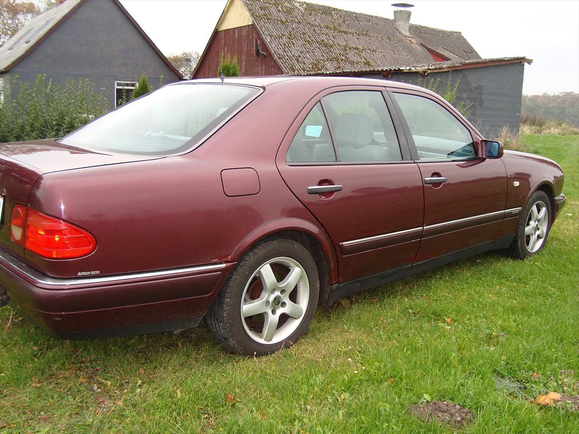 Mercedes Benz W210 300D billede 4