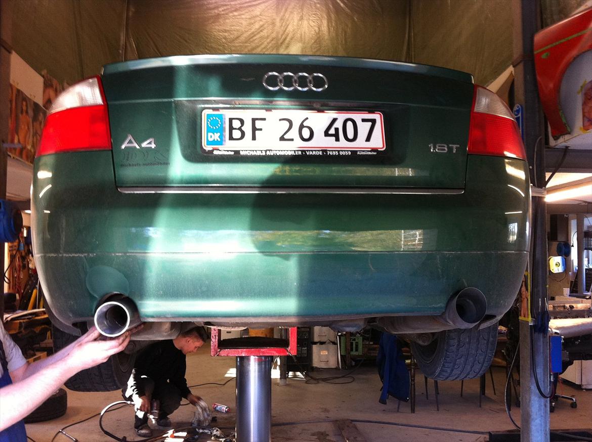 Audi a4 b6 - er ved at sætte mine hjemme lavede bagpotter på, istedet for de gamle mine nye til venstre billede 13