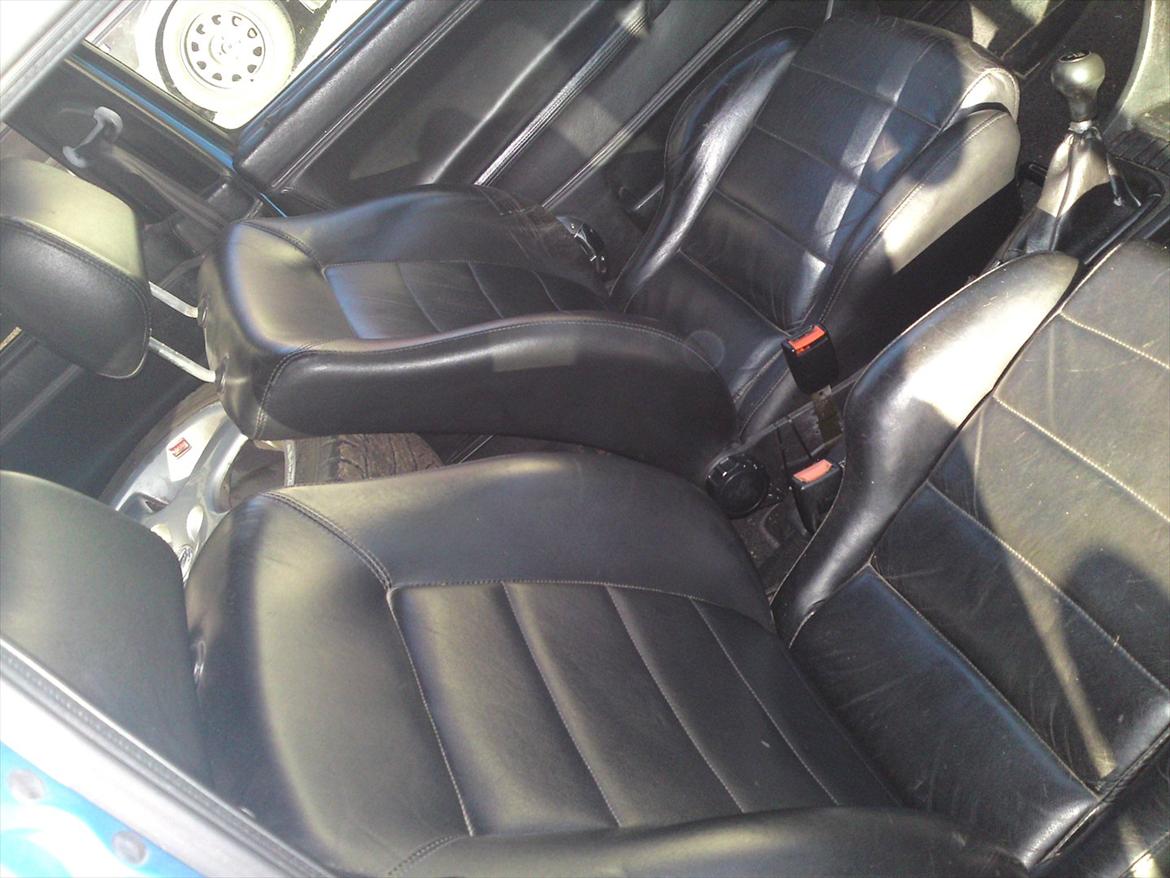 VW Golf 2 - min læderkabine inden i, tror der sidder i sæderne ledninger til sædevarme billede 9
