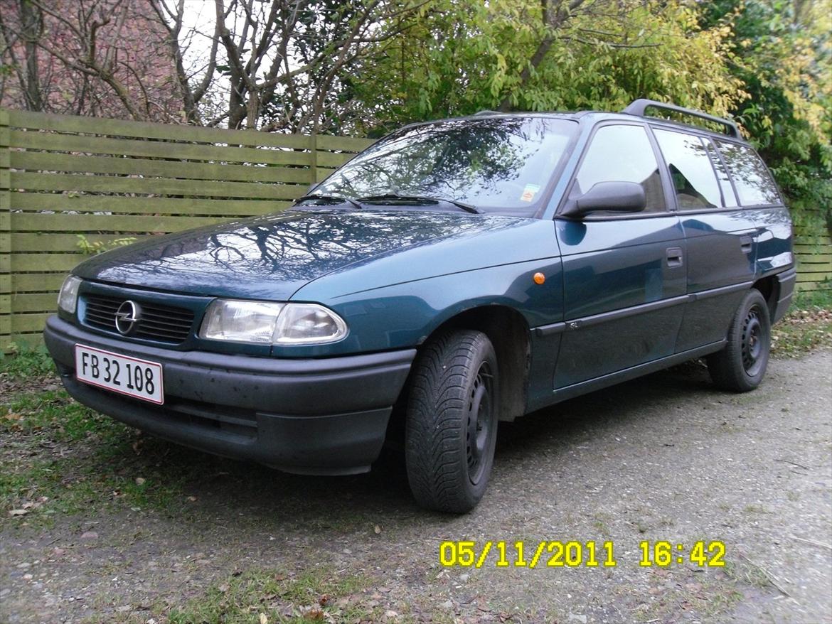 Opel Astra F Caravan (skrottet) billede 1