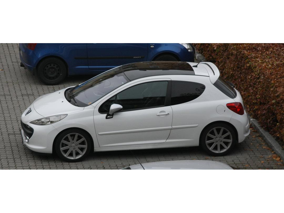 Benzin - Peugeot 207 RC - 2007