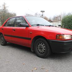Mazda 323i (totalskadet)