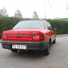 Mazda 323i (totalskadet)