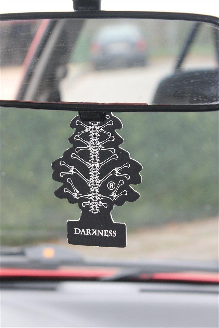 Mazda 323i (totalskadet) billede 9