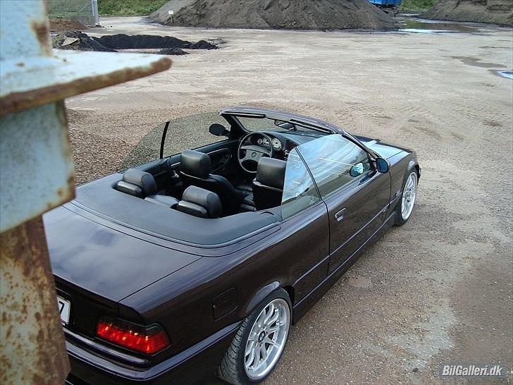 BMW 325i Cabriolet  --SOLGT-- billede 9