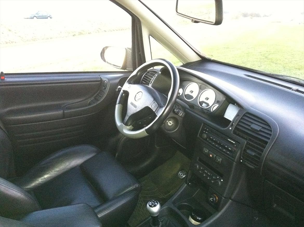 Opel Zafira A OPC billede 12